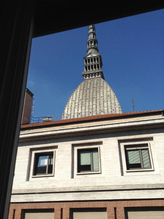 In The Center ,Under The Mole Antonelliana Turim Exterior foto